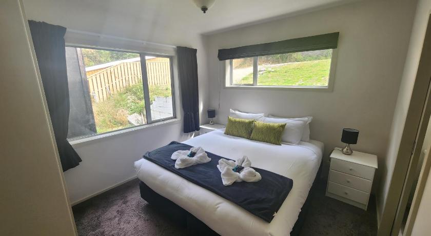 Image of Apartment with Mountain View 6