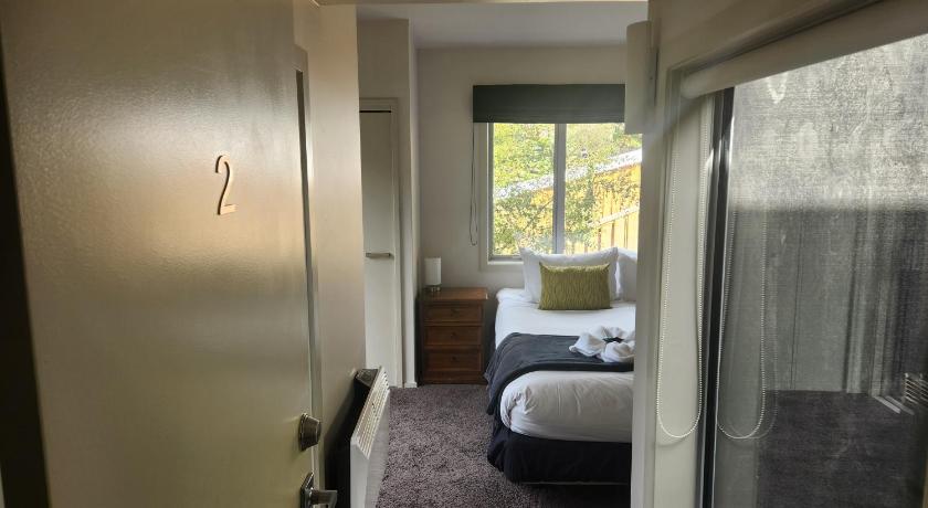 Image of Apartment with Mountain View 11