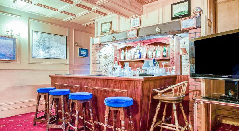 OYO The Rowers Hotel - image 9