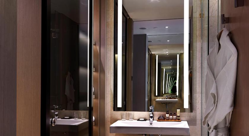 Image of Deluxe Zipper Room 6