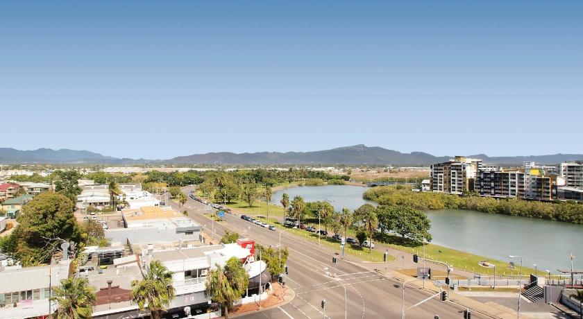 Oaks Townsville Gateway Suites photo
