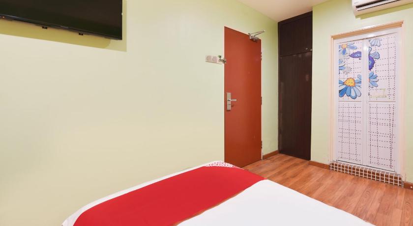 Image of Standard Twin Room 12