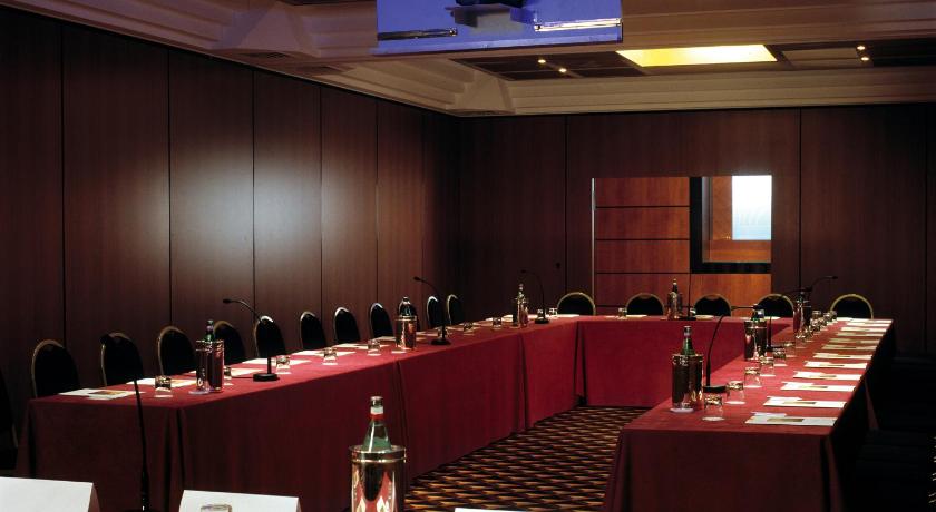 Ramada Naples City Centre