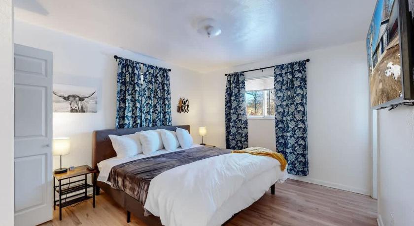 알바다 (CO) Spacious Arvada Family Home with King Beds and Office 4성급 숙소 로비
