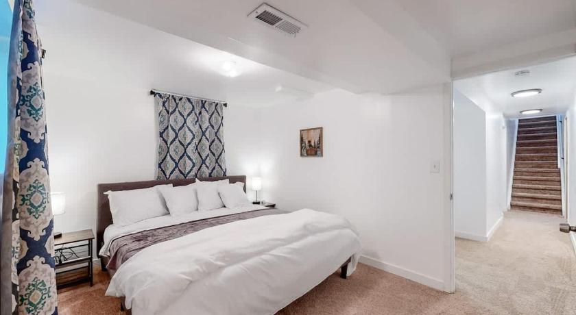 알바다 (CO) Spacious Arvada Family Home with King Beds and Office 4성급 숙소 수영장