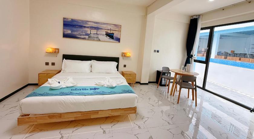 보라카이 LuckyTito Divers Resort Boracay Island 호텔 수영장