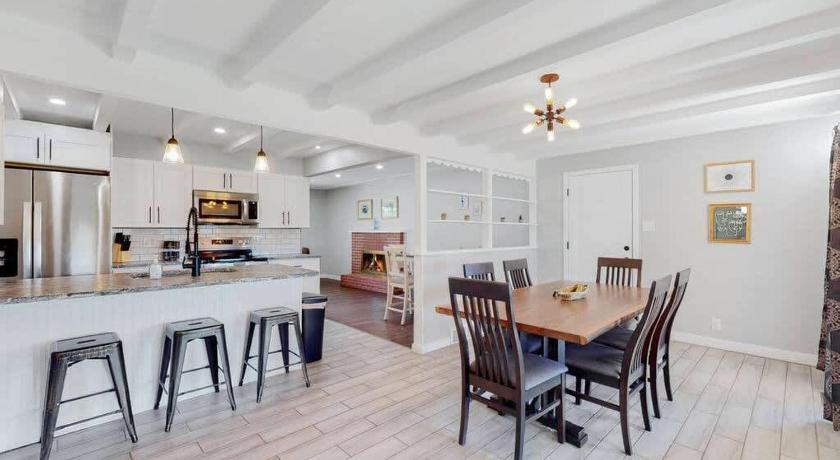 덴버 (CO) Stunning Upper Family Unit with King Beds & Yard 4성급 숙소 부대시설