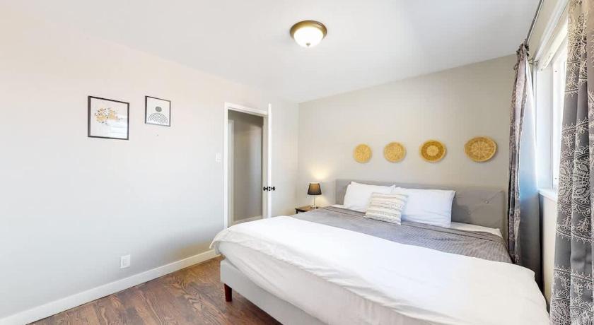 덴버 (CO) Stunning Upper Family Unit with King Beds & Yard 4성급 숙소 로비