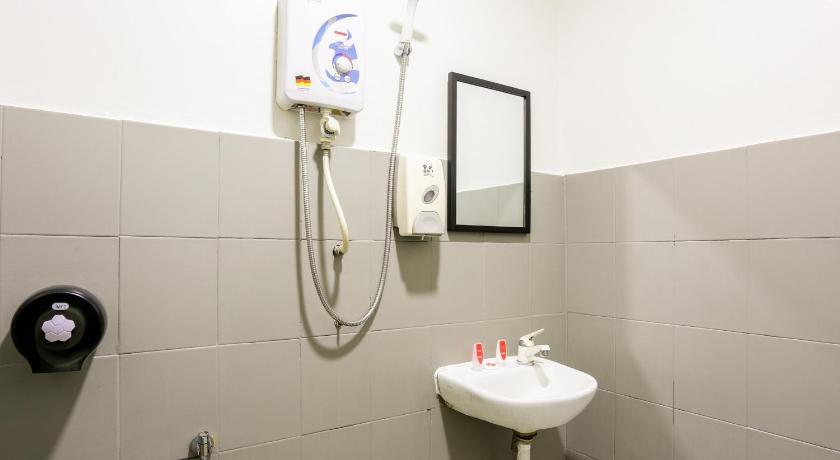 Image of Standard Queen Room 5