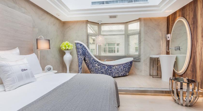 Image of Premier Double Room - Non-Smoking 1