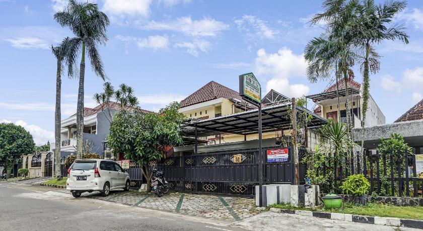 OYO 91137 Griya Cipu Syariah Guest House - image 5
