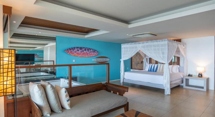 Фото: 1 King Bed, Sea View Suite, Pool Access, Non-Smoking 17