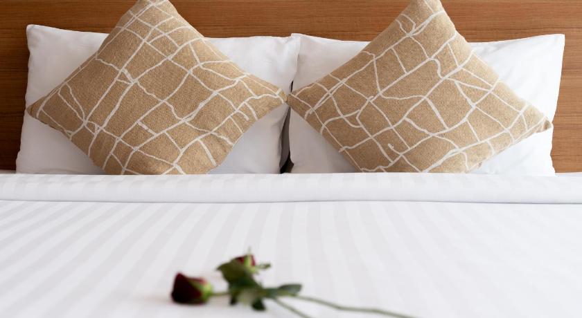 Image of Honeymoon Suite - King 11