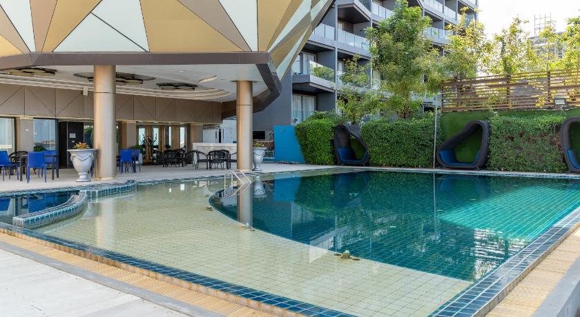 パタヤ Rodina Beach Hotel 5つ星 ホテル プール