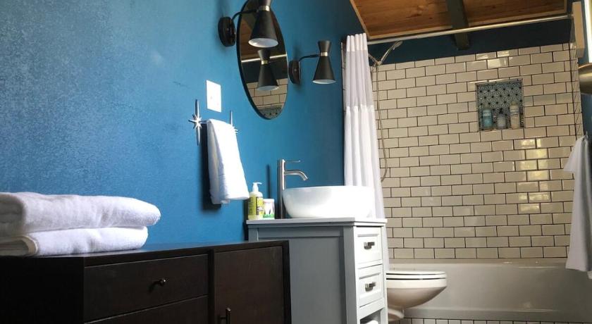 Squaw Valley (CA) Guesthouse Near Sequoia & Kings Canyon Parks 4-Star Accommodation suite