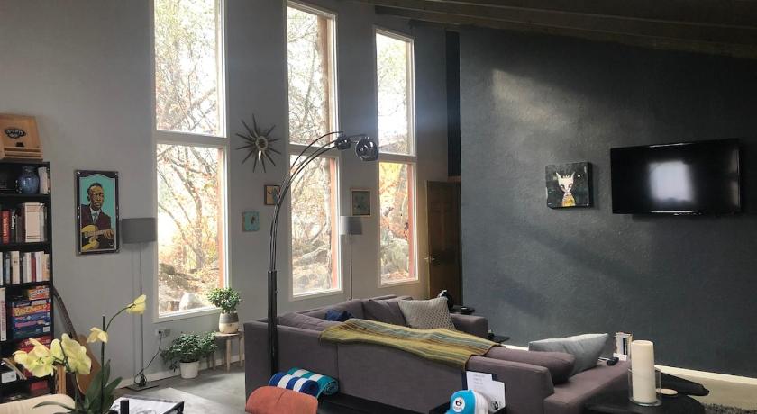 Squaw Valley (CA) Guesthouse Near Sequoia & Kings Canyon Parks 4-Star Accommodation pool