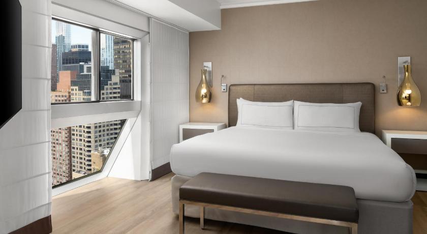 Image of Deluxe Skyline 2 Bedroom 1 King/1 Queen Suite 7