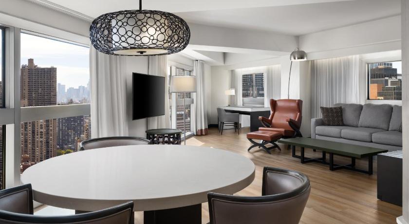 Image of Deluxe Skyline 2 Bedroom 1 King/1 Queen Suite 3