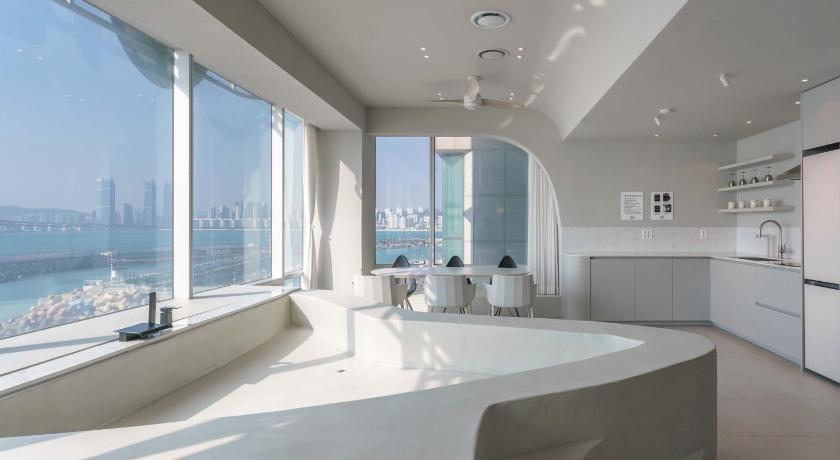 釜山 Meomulda Subyeon 4星级 民宿 大堂