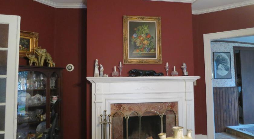Bernard Gray Hall Bed and Breakfast photo