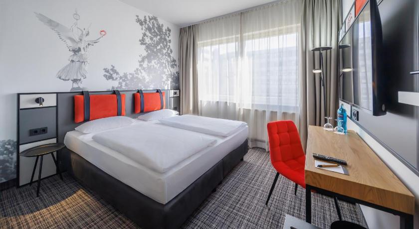 ベルリン Hotel Luetzow 3つ星 ホテル プール