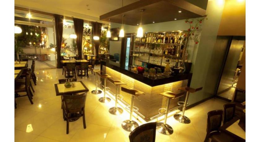 Townhouse OAK Metro Manila Near Osmena Highway PNR Pasay formerly Avitel Hotel – Makati, NY