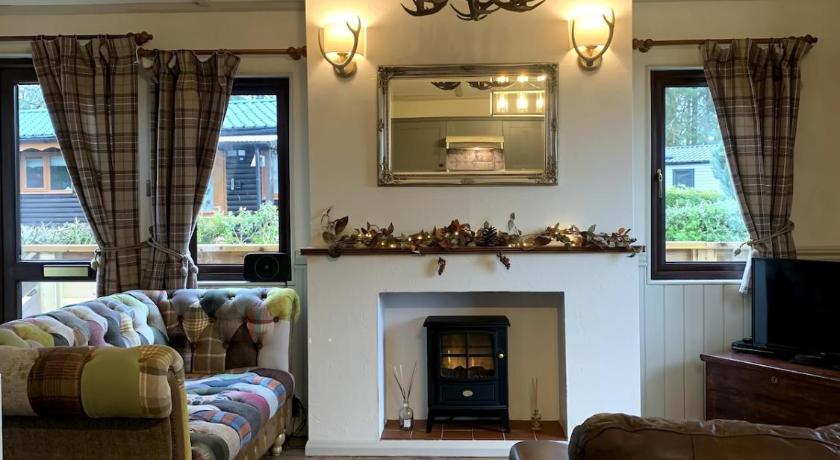 The Woodhouse Cabin 8