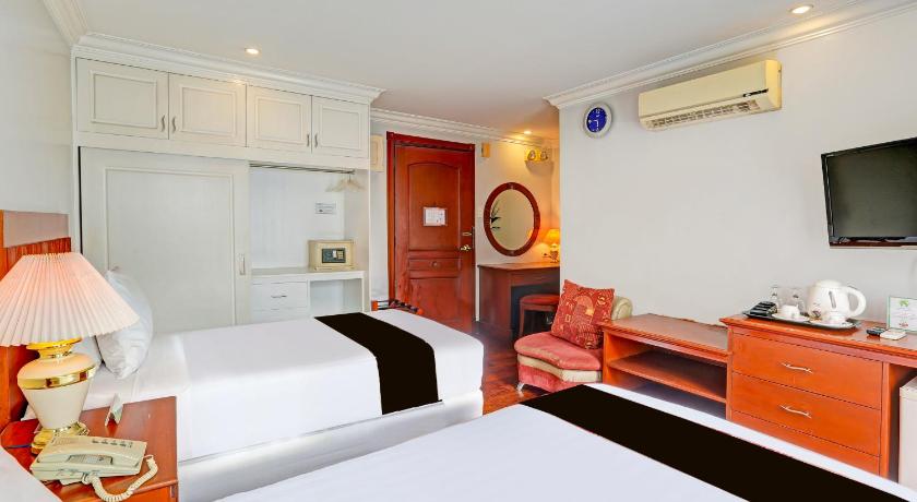 Townhouse OAK Makati Manila Near PNR Pasay Evangelista formerly VIP Suites