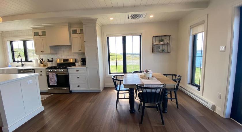 ポート・デ・グレイヴ Ocean Front Saltbox 'SeaForever' wHot Tub 4つ星 シングルルーム レストラン