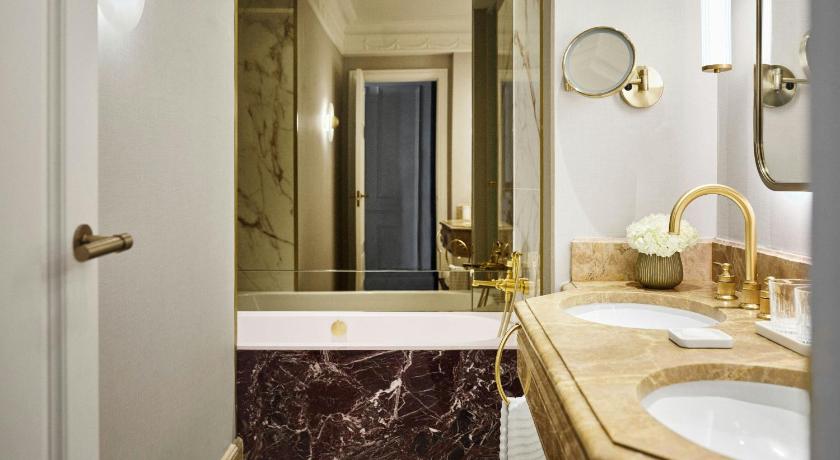 รูปของCortes Suite, 1 Bedroom Suite, 1 King, Parliament view 2