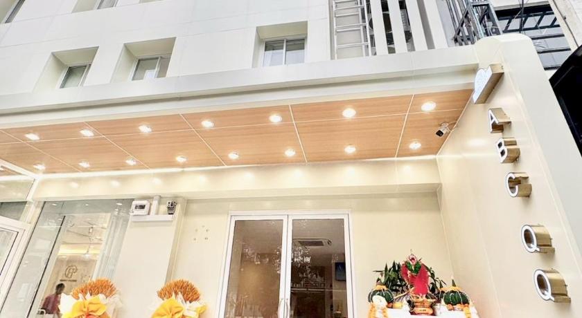 ABC QQ Hotel - image 2