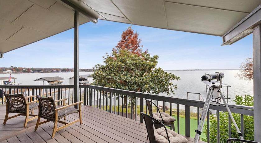 枪管城 Lone Star Lake Cottage-NEW Trex Deck, boat dock 3星级 住宿 设施