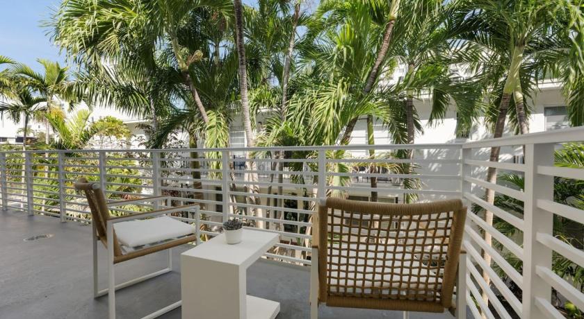 마이애미 비치 (FL) Lux Designer Apt 2BR and 2BA in Heart of Miami Beach 3성급 숙소 수영장