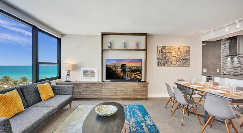 Luxury Condo with Resort Amenities Pools Gym and Sauna 804