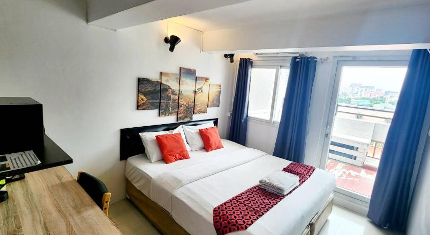 Image of Superior Room with Balcony 2