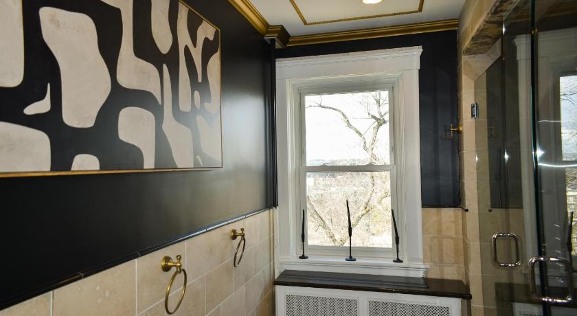 코넬빌 Chateau Connellsville MCM Minimalist Suite 2성급 숙소 레스토랑