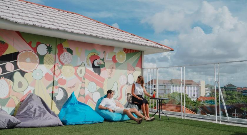 발리 Bali Bustle Kuta Coliving & Coworking Space 3성급 호텔 로비