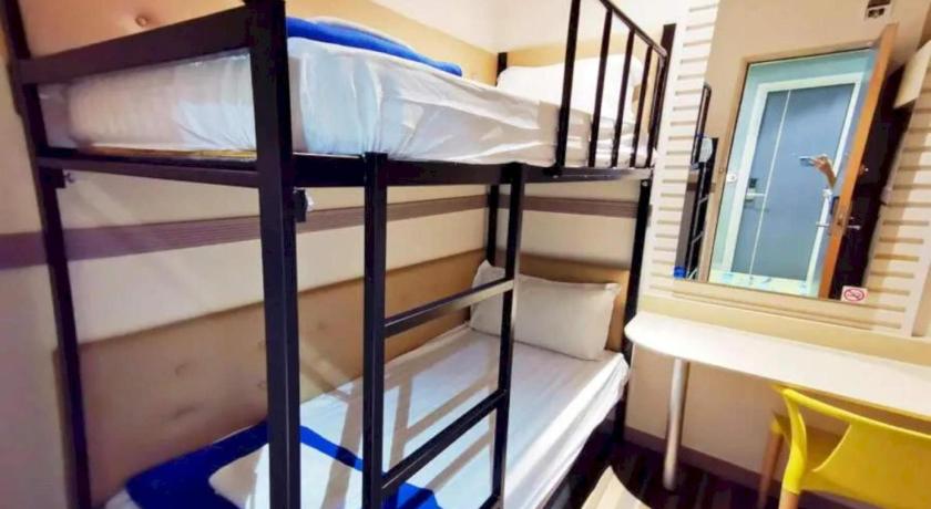 รูปของผู้เข้าพัก 1 คน ในหอพักรวมชายหญิง 1 เตียง (Bed in Mixed Dormitory) 3