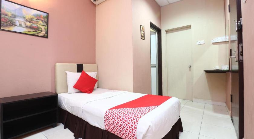 Image of Standard Twin Room 0