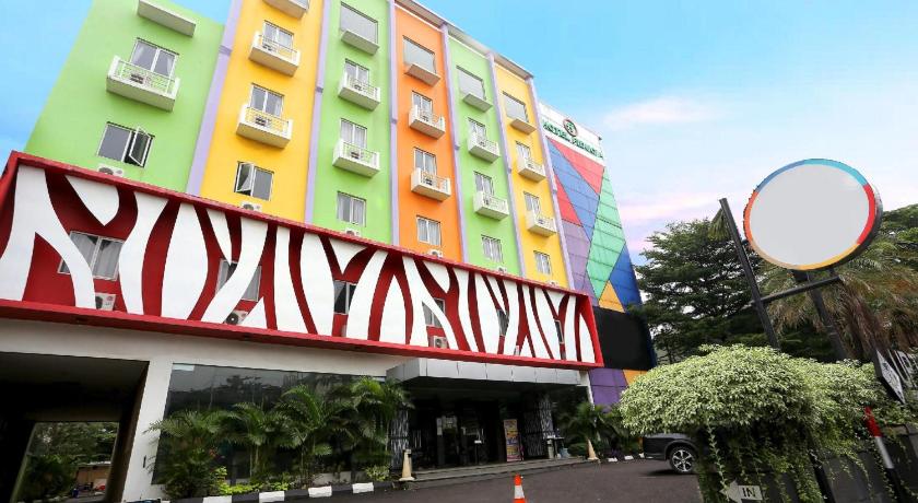 Super OYO Townhouse OAK Hotel Fiducia Pondok Gede