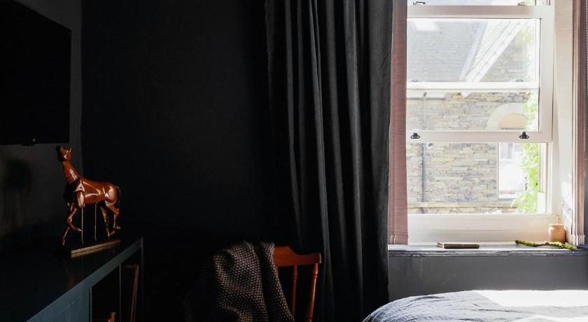 Image of Deluxe Double Room Non Pet Friendly 10