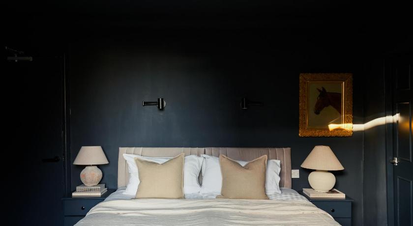 Image of Comfort Triple Room - Non Pet Friendly 6