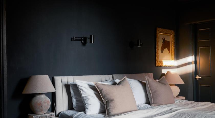 Image of Comfort Triple Room - Non Pet Friendly 1