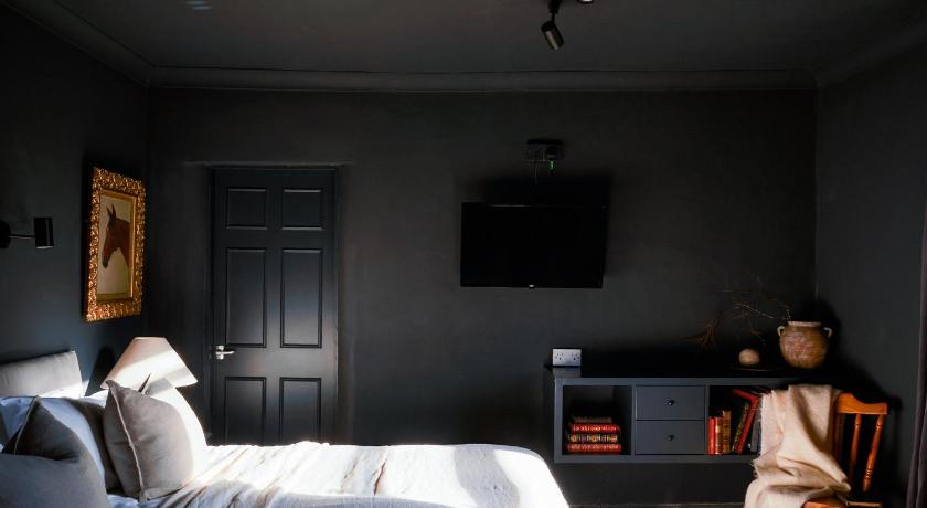Image of Comfort Triple Room - Non Pet Friendly 12