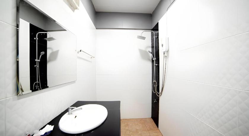 Image of Deluxe Triple Room 11