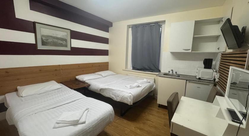Immagine di Camera Tripla con Bagno (Triple Room with Bathroom) 8