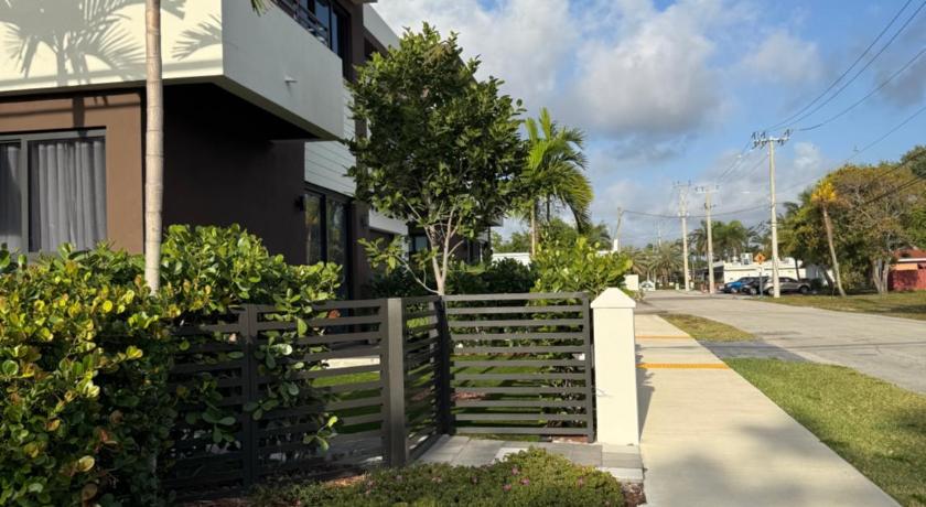 Tropical Ft Lauderdale and Wilton Manors Oasis - image 9
