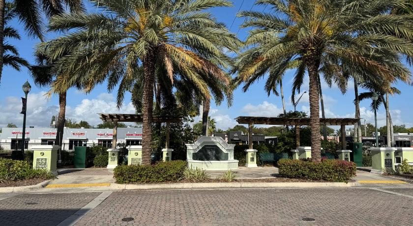 Tropical Ft Lauderdale and Wilton Manors Oasis - image 18