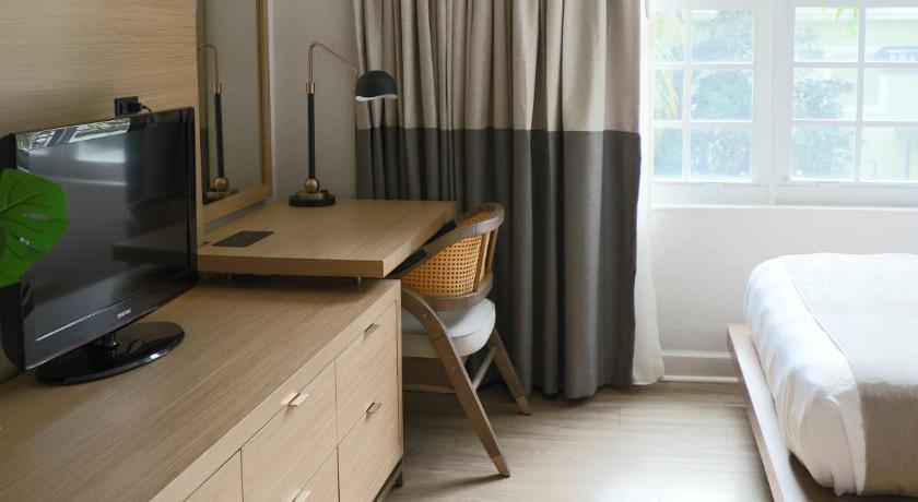 Image of Superior Room Corner Balcony with 2 Queen Beds City View 8