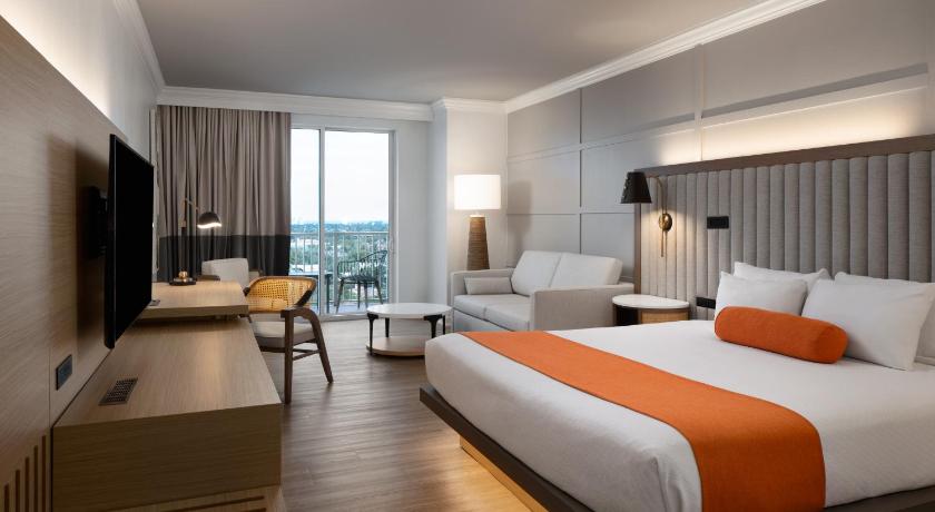 Image of Junior Suite Balcony with City View 0